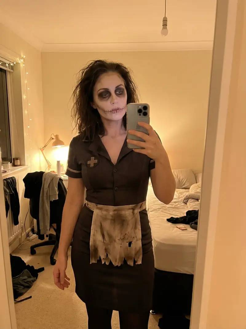 عکس سلفی Halloween با لباس پرستار
